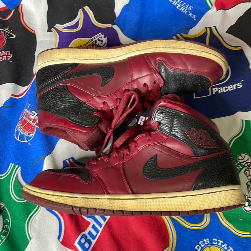 Jordan Retro 1 Mid